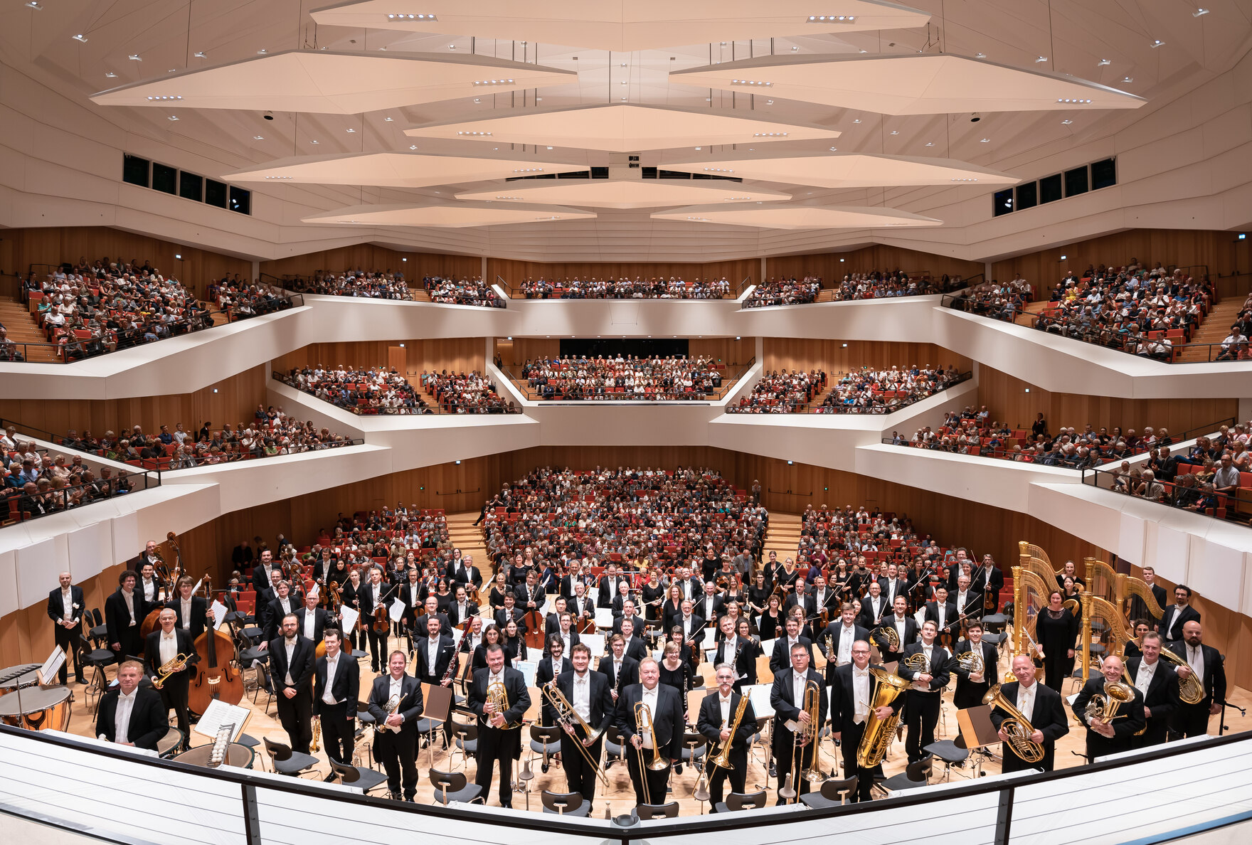 Blick in einen vollbesetzten Konzertsaal