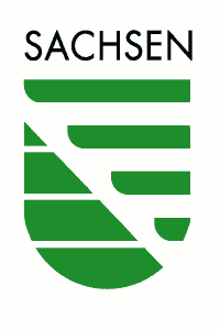 Landessignet des Freistaates Sachsen: Der Schriftzug »Sachsen« in schwarz, darunter das stilisierte Landeswappen des Freistaates Sachsen in grün auf weißem Hintergrund.